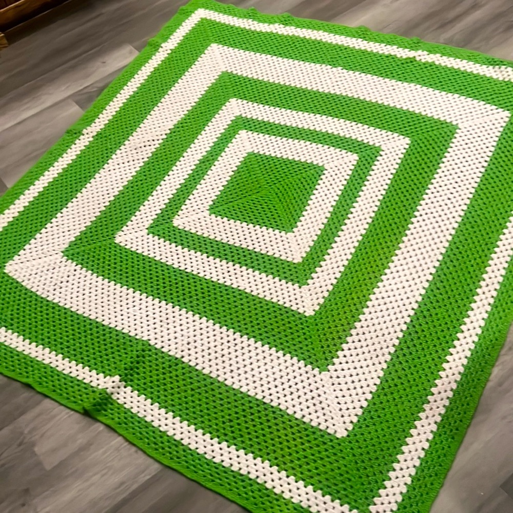 Vintage crochet blanket, EUC